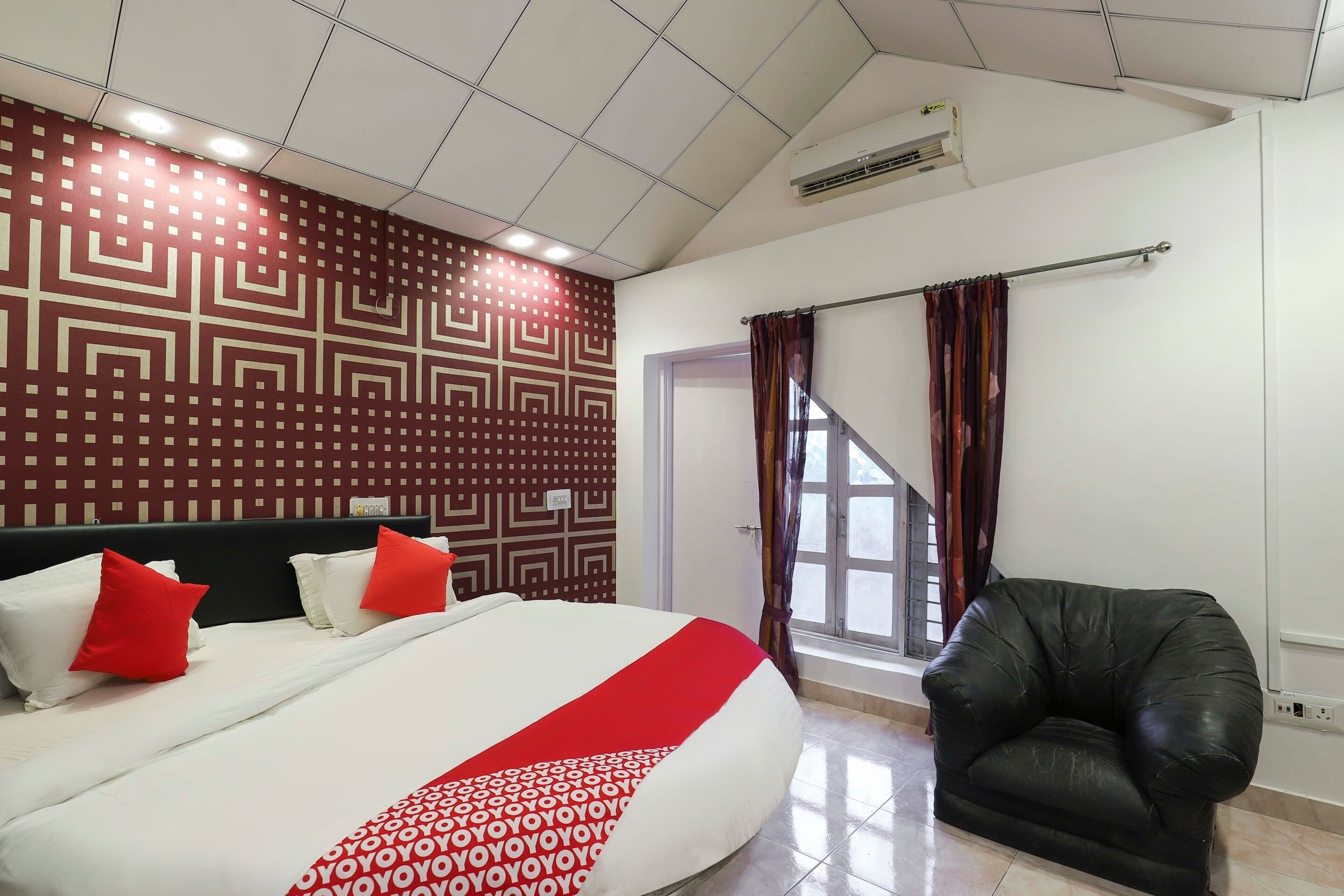 Hotel O Nova Dumas Homestay - Tap to explore photos