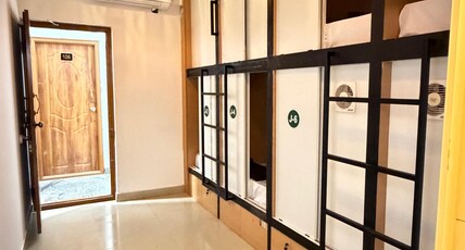Lowfare Hotel Madiwala Room Type - Female Ac capsule room