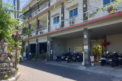 Townhouse Oak Su's Cottage Near Legian Beach