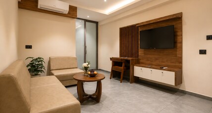 Seaking Suits - MG Road Room Type - Suite AC With Living Area