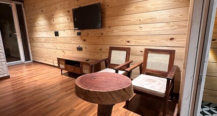 House of Meraki Mussoorie Room Type - Wooden Suite Room with Big balocny