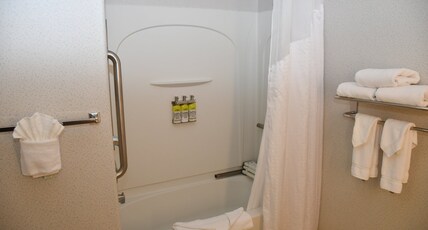 Holiday Inn Express Hotel & Suites Evanston Room Type - 1 King Suite Communications Accessible Tub
