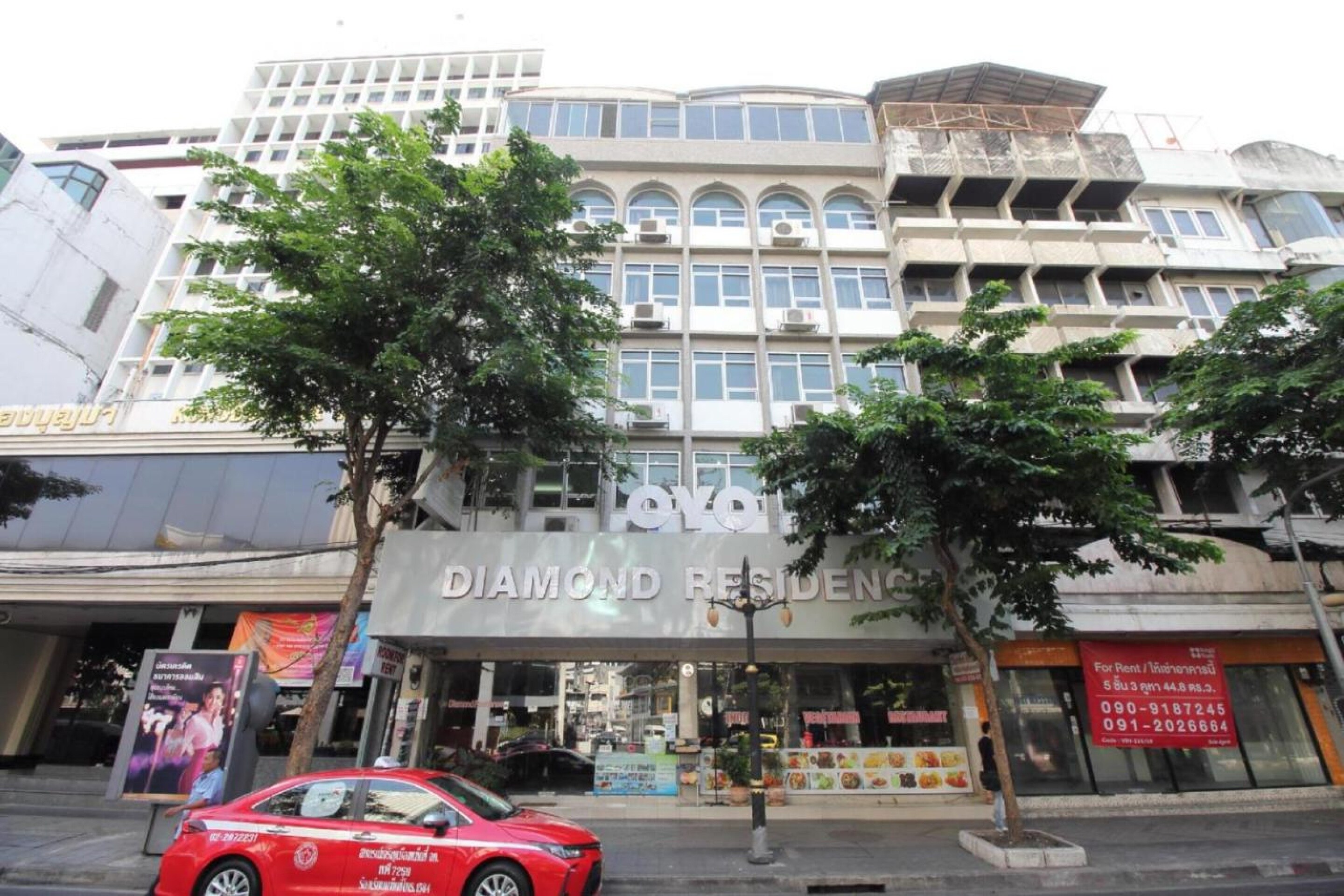 OYO Diamond Residence Silom - Tap to explore photos