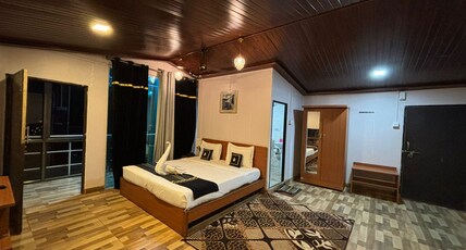 Exotica de Swiss Cottage Room Type - Suprier King Room Bath Tab With Balcony