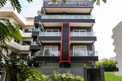 Address of Super Townhouse 158 Near Netaji Subhash Marg Near Appu Ghar