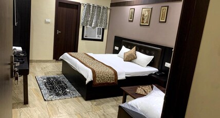 Hotel Shree Ji Room Type - STANDARD ROOM