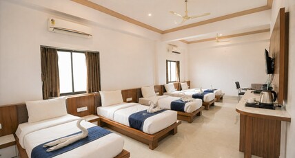 The Dream Hills Resort  A Scenic Mountain View Retreat Room Type - Royal Family Premium Suite with 5 Single Beds