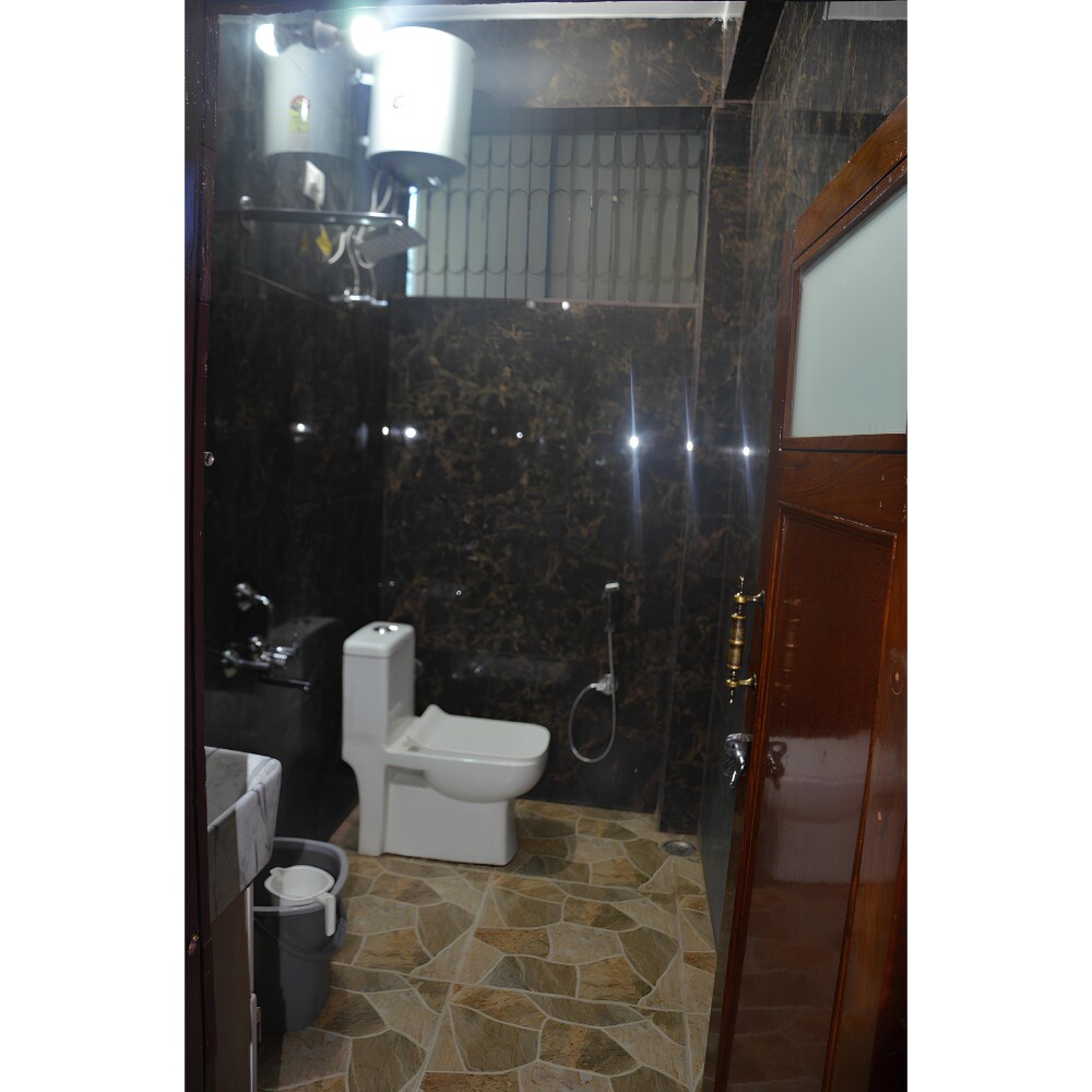 White Ribecca - Tap to explore photos