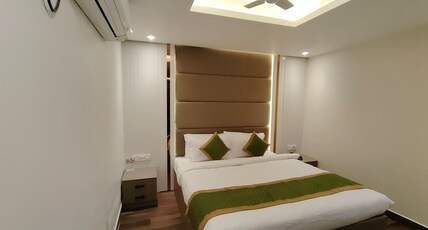 The Triple Crown Room Type - King premium Suite