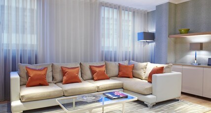 Cheval Three Quays Room Type - Superior Two Bedroom Apartment with Urban View