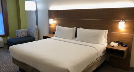 Holiday Inn Express Arlington Interstate 20 Parks Mall Room Type - Standard Room