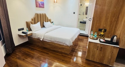 Jasmine Mountain View Retreat - Mall Road Dalhousie Room Type - Mountain View Luxury Room Jasmine Mountain View Retreat - Mall Road Dalhousie Room Type - Mountain View Luxury Room