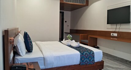 KING'SWAY HOTEL & RESORT Room Type - Deluxe Room