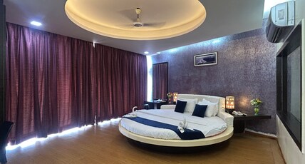 Grand Marina by Westbay Room Type - Suite