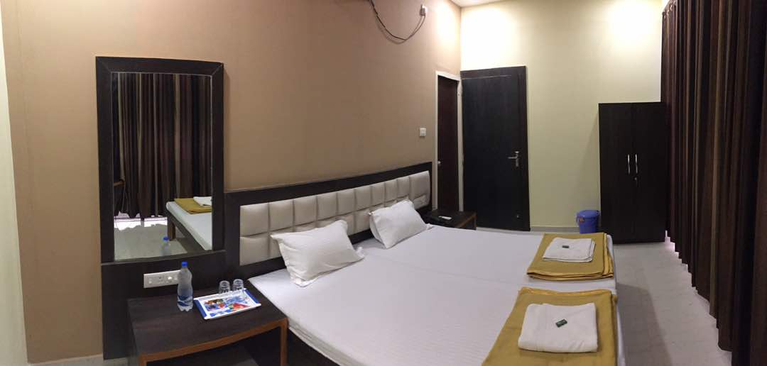 Hotel Om Executive - Tap to explore photos