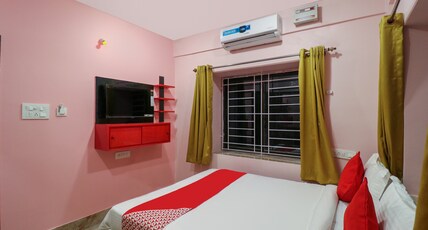 Collection O NEOSTAY TOWN HOUSE Room Type - Deluxe with Balcony Collection O NEOSTAY TOWN HOUSE Room Type - Deluxe with Balcony