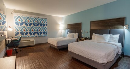 Tru by Hilton McKinney Room Type - 2 QN MOB HEAR ACC W TUB