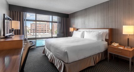 Holiday Inn Chicago North-Evanston Room Type - 1 King Bed Standard