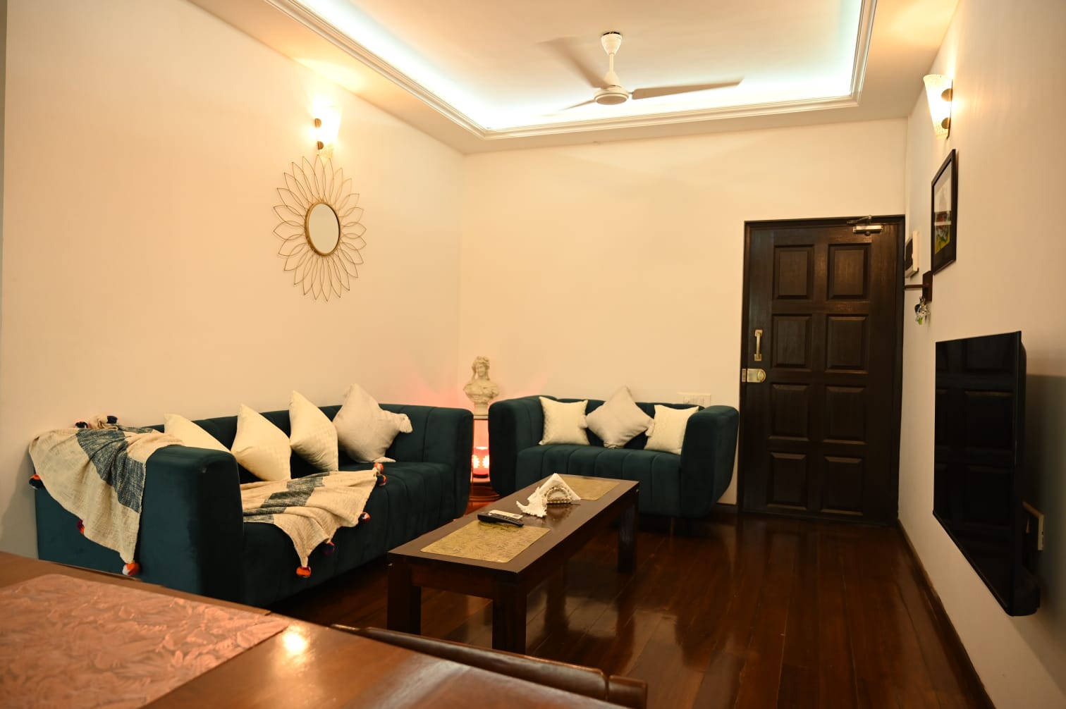 SUITES & VILLAS - Tap to explore photos