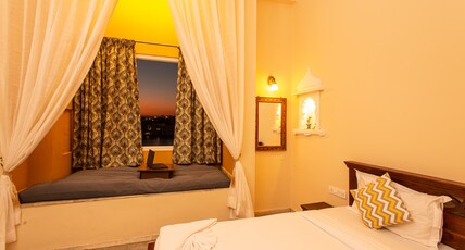 Hostel Mantra Udaipur Room Type - Superior King Room