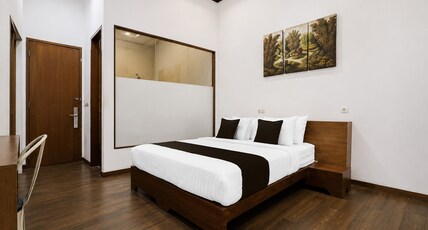 Townhouse Oak Hotel Pondokan Tjiburial Room Type - Suite Double