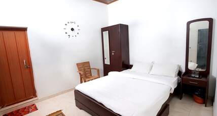 Vintage Farm House and Treehouse Room Type - MICA ROOM