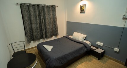 MIDWAY LODGE Room Type - Deluxe Double Room