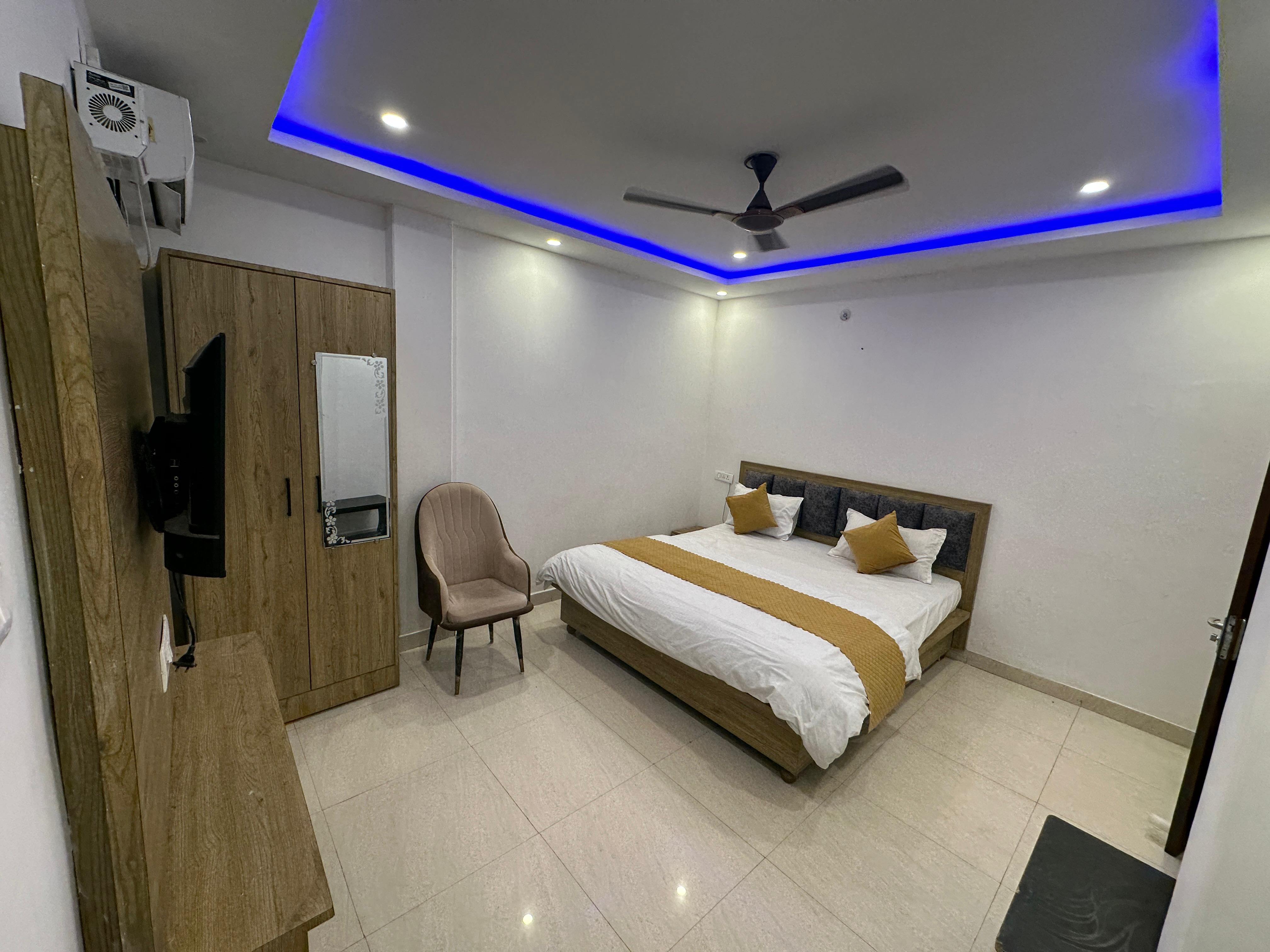 Krishna Paying Guest house - Tap to explore photos