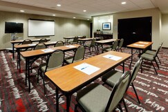 Holiday Inn Express & Suites YORK NE - MARKET STREET