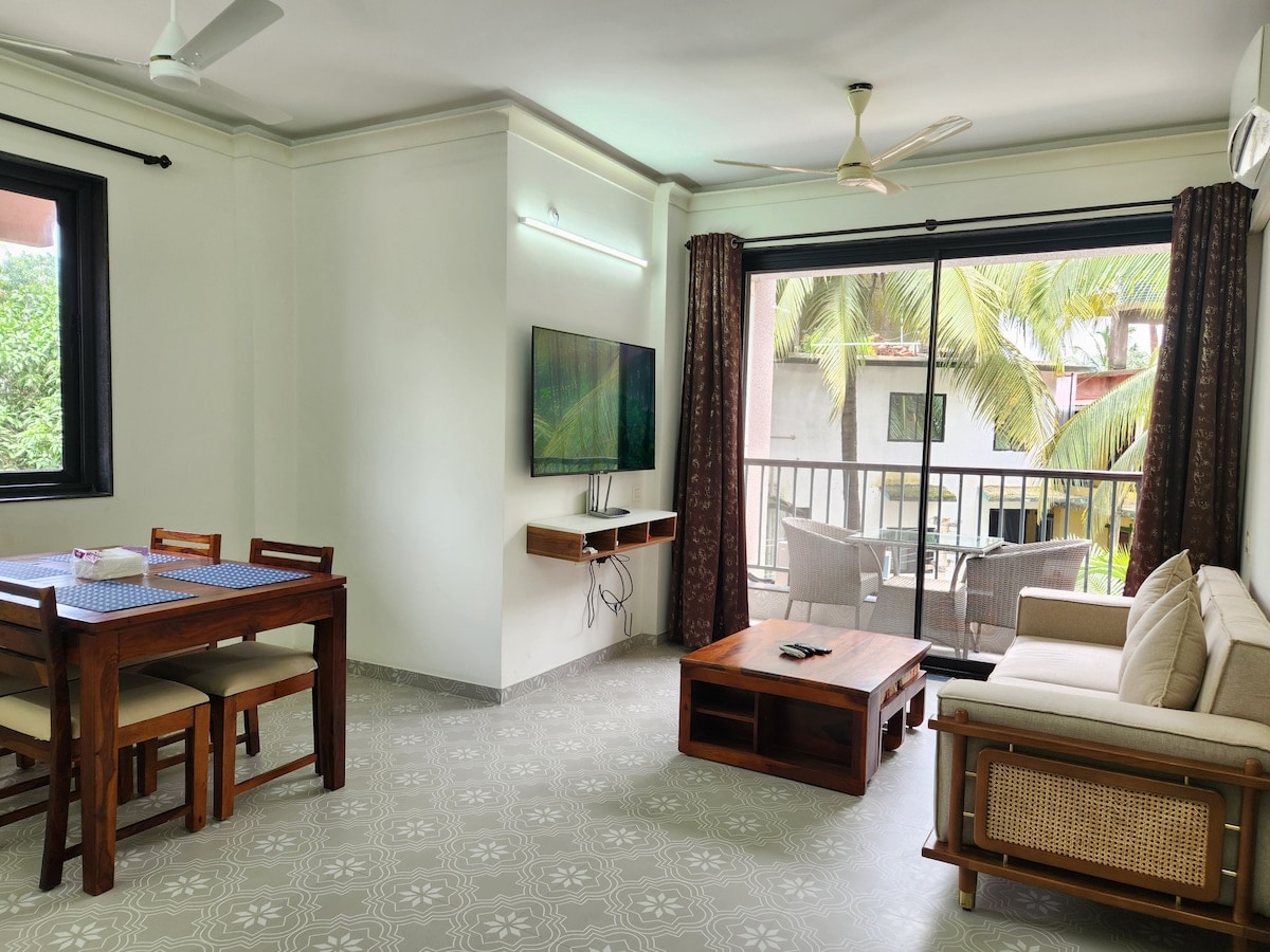 1BHK Candolim Beach Palm Trees View Fast WiFi C201 - Tap to explore photos