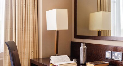 Mercure Livingston Hotel Room Type - Classic room with 2 single beds