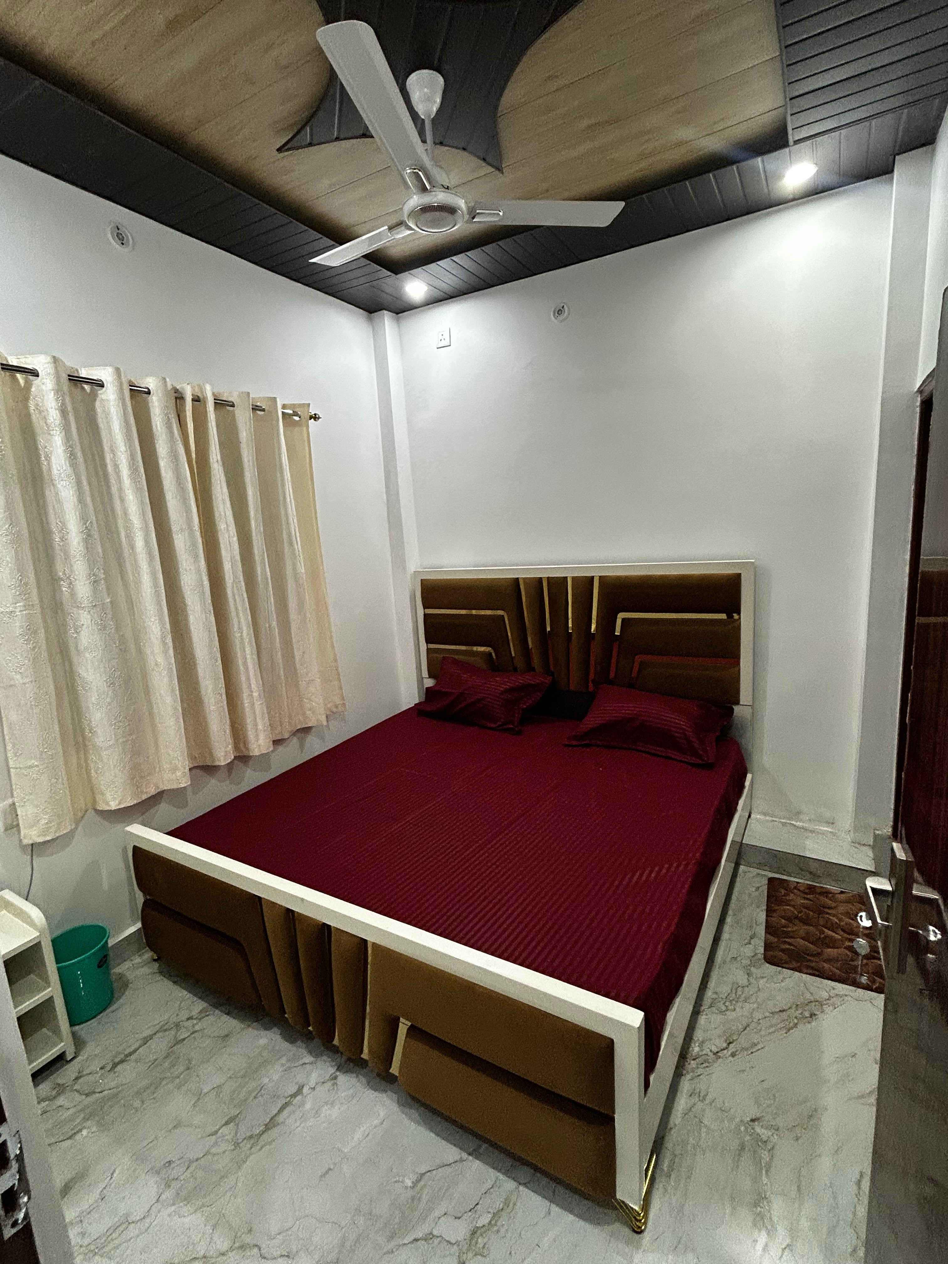 Omkar Nath hotel - Tap to explore photos