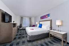 Holiday Inn Express & Suites San Diego - Mission Valley