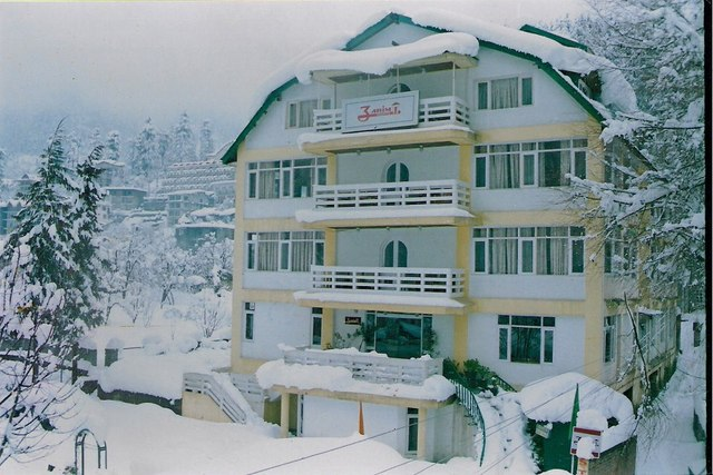 Zarim Hotel Manali (Near Mall Road)