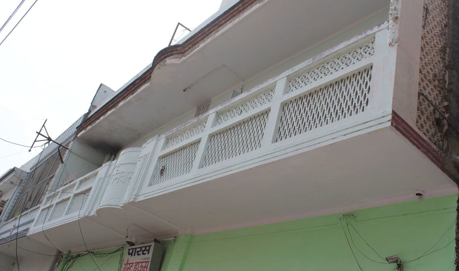 Paras guest house - Tap to explore photos