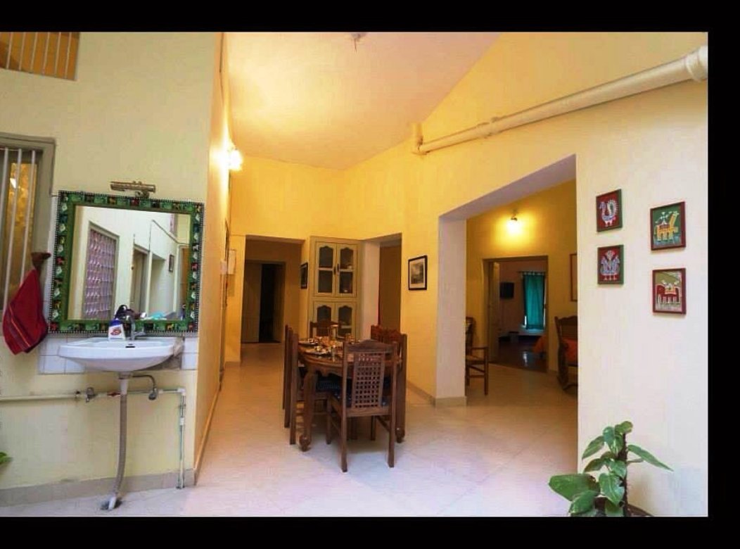 Cozy Inn Homestay | Near Kashi Vishwanath - Tap to explore photos