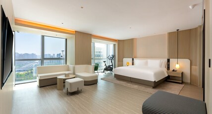 EVEN Hotel QINGDAO LAOSHAN Room Type - 1 King Suite Dynamic Cycling