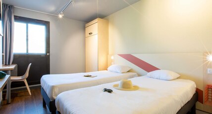 ibis budget Avignon Centre Room Type - Double room with 2 single beds