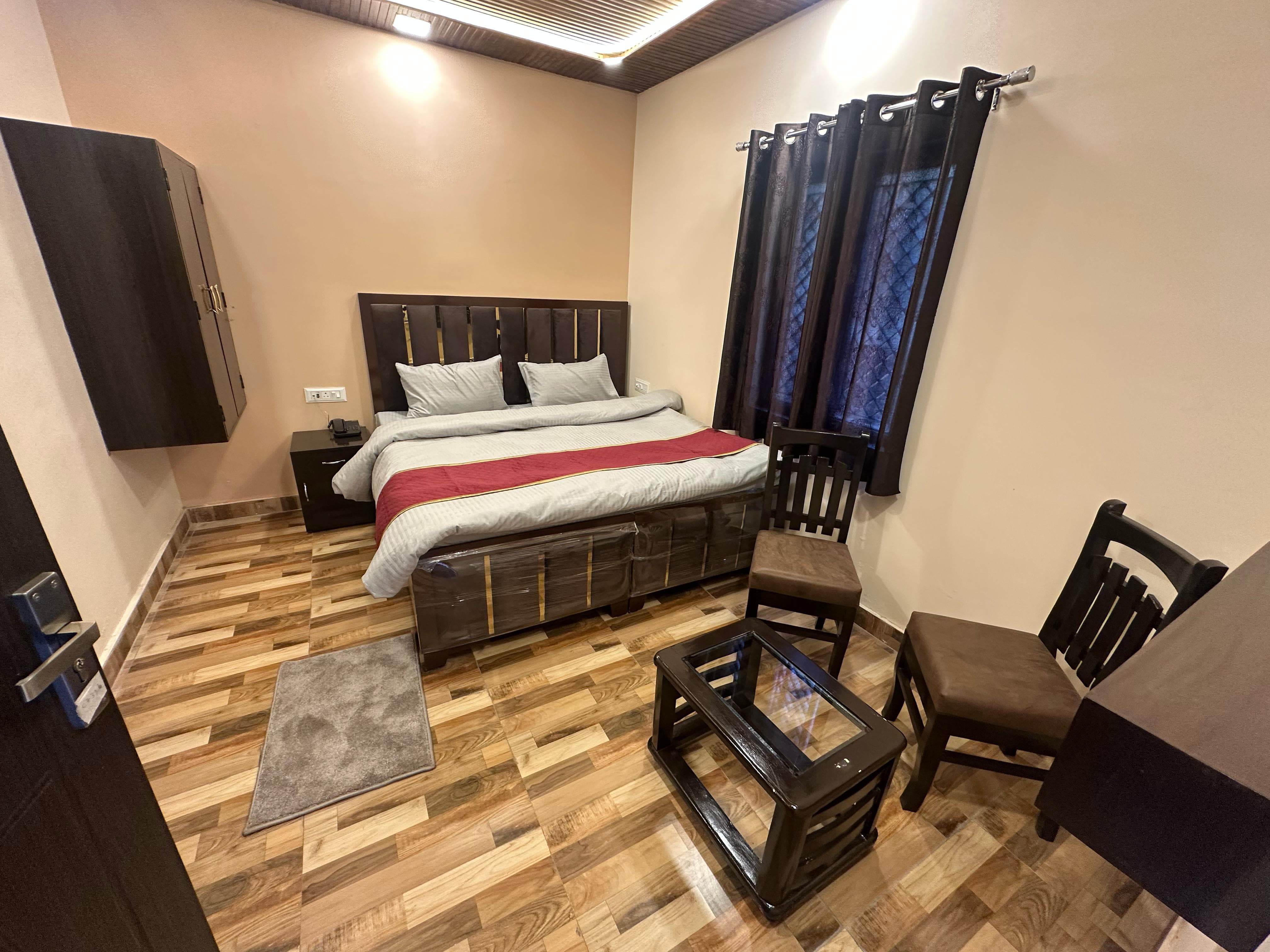 SHREENIWAS - Tap to explore photos