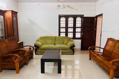 Vrindavan Homestay | 5mins Drive to Guruvayur Temple