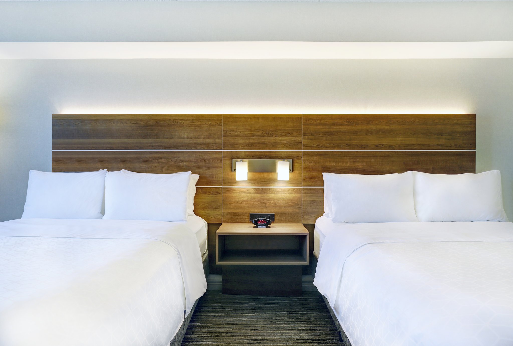 Holiday Inn Express WHITBY OSHAWA - Tap to explore photos