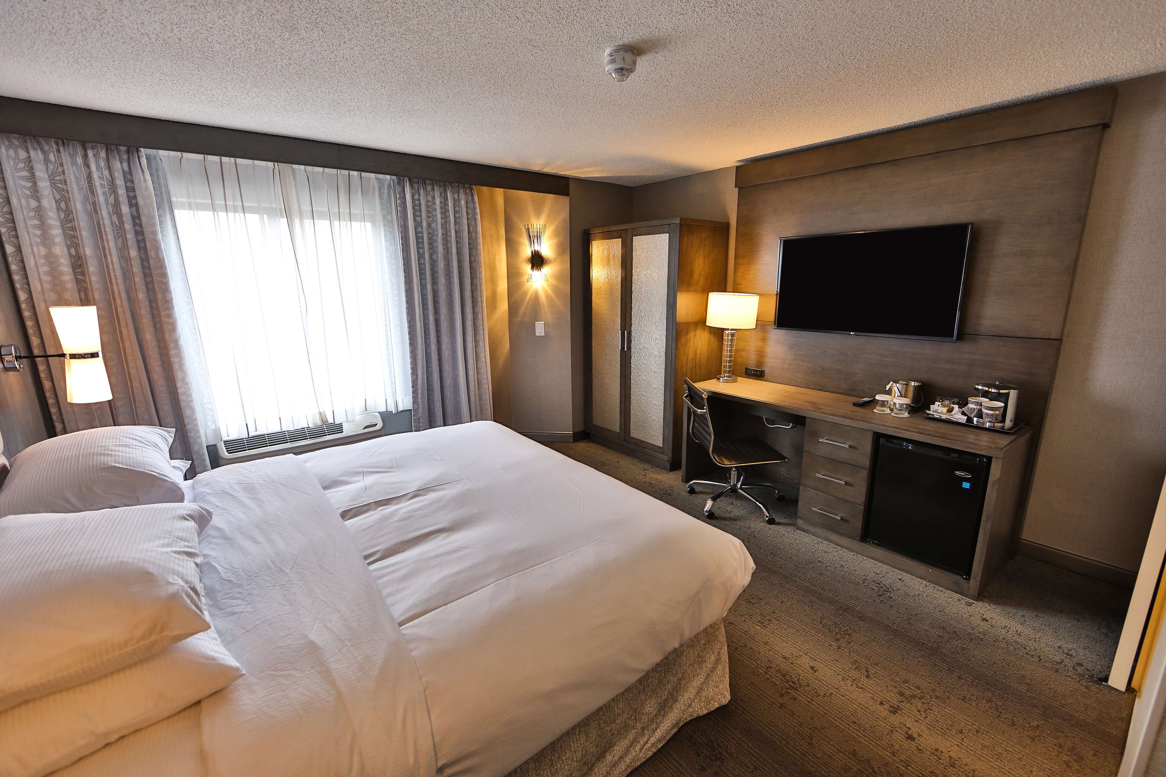 DoubleTree by Hilton Atlanta - Alpharetta - Tap to explore photos