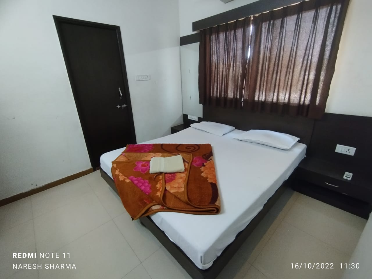 Hotel Sunder - Tap to explore photos