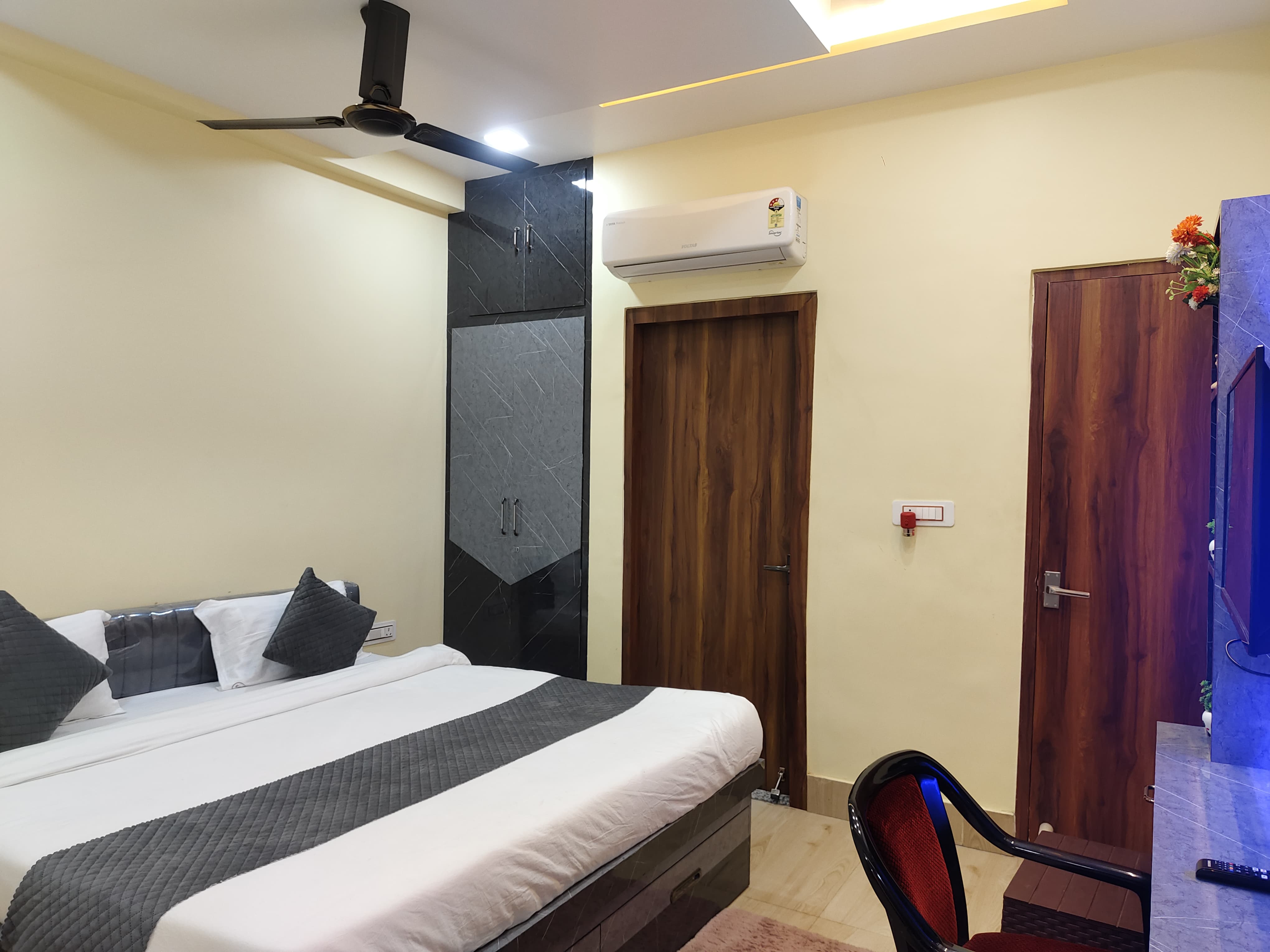 Kartikeya Home Stay - Tap to explore photos