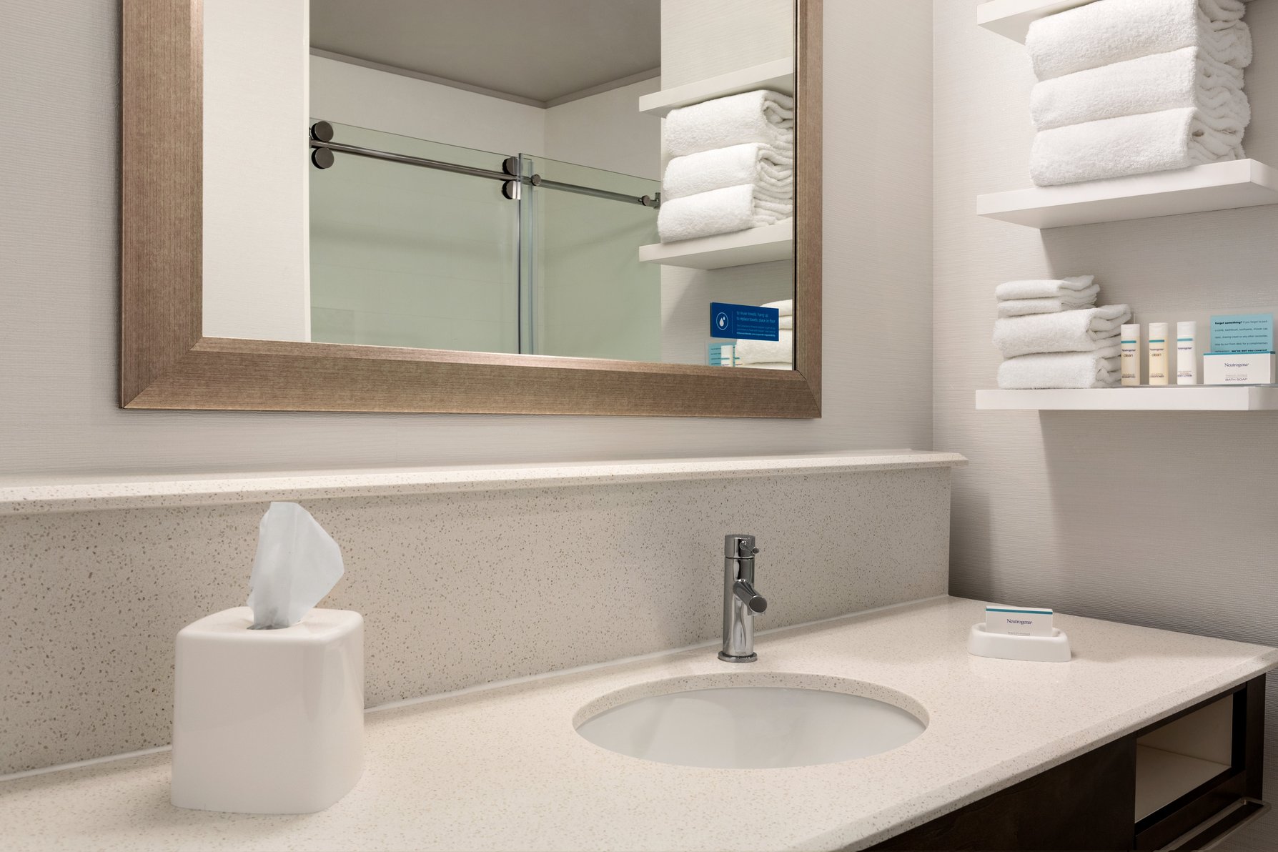 Hampton Inn & Suites by Hilton Minooka - Tap to explore photos