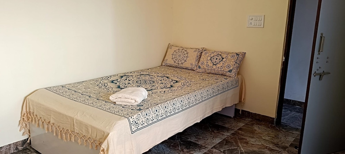 Eze s African home stay - Tap to explore photos