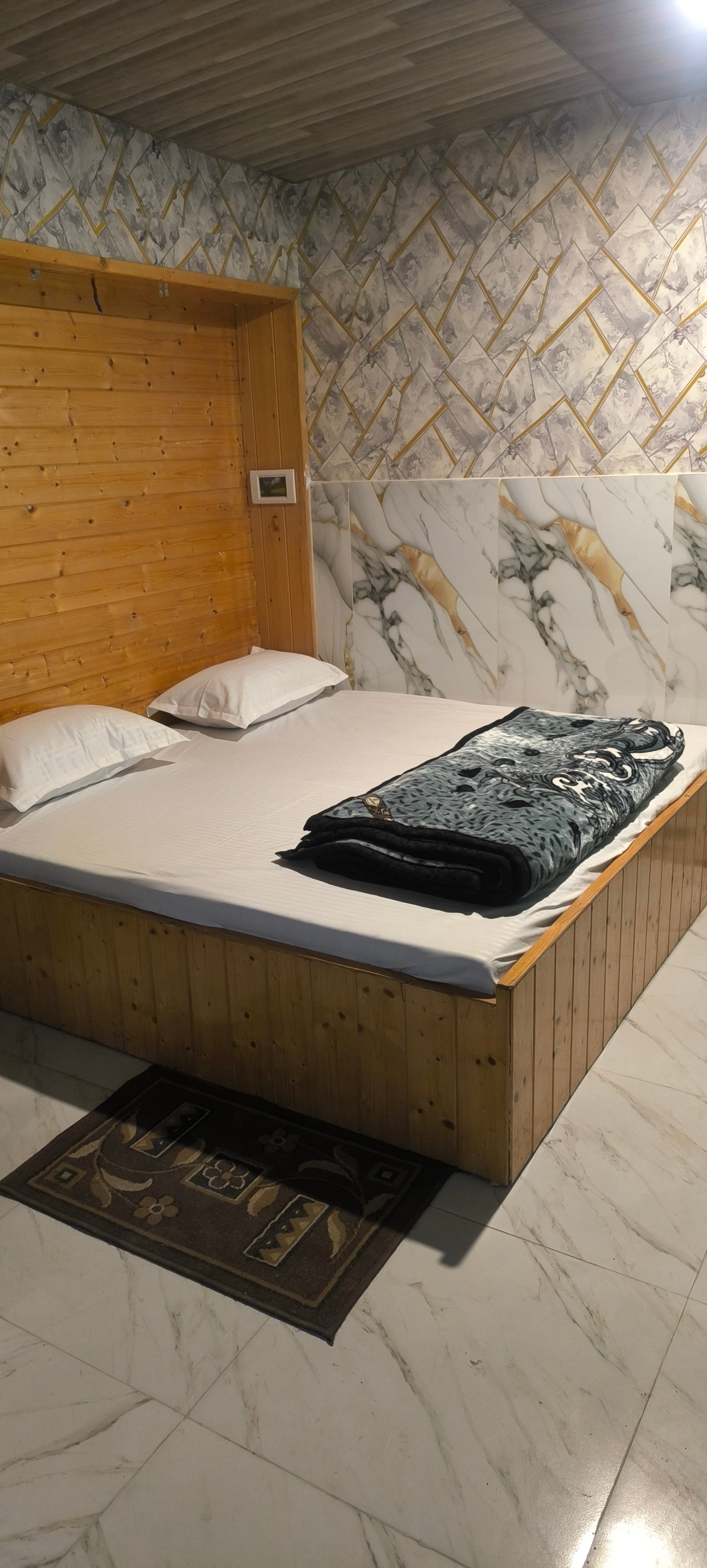 Jannat Guest House - Tap to explore photos