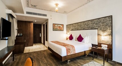 Bamboo Saa Resort & Spa Room Type - Regal Classic Pool View Room