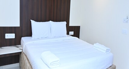 Grand Manor Suites Room Type - Standard King Room