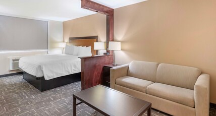 Best Western Post Inn Room Type - Suite-1 King Bed, Non-Smoking, Larger Room, Sofabed For One Person, Microwave And Refrigerator, Wi-F
